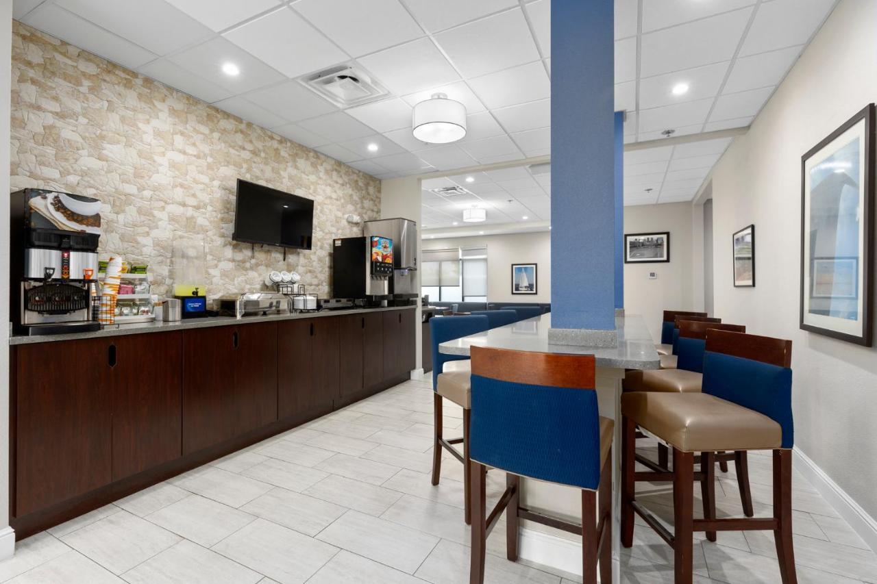 Comfort Inn & Suites St Louis-ヘーゼルウッド エクステリア 写真