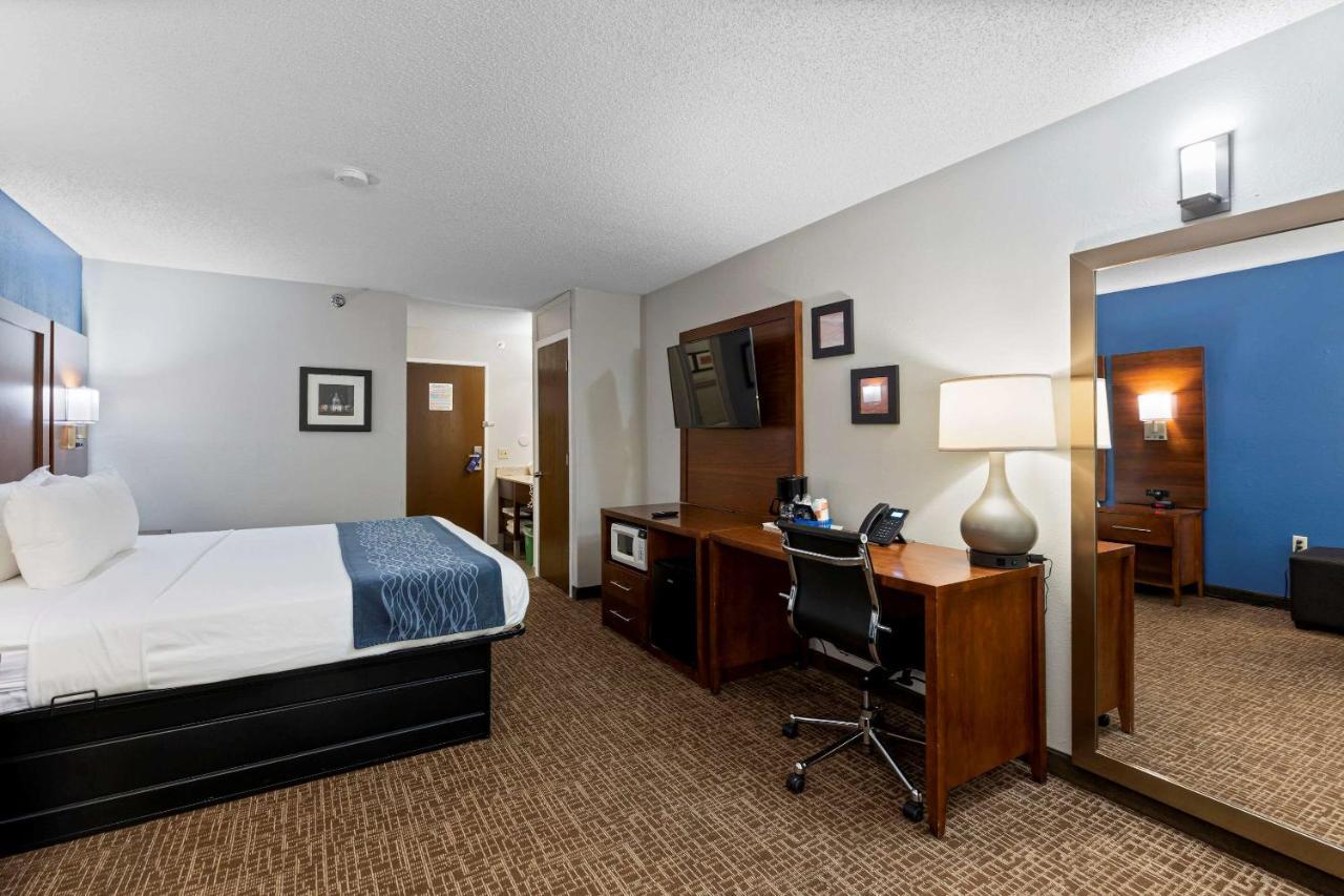 Comfort Inn & Suites St Louis-ヘーゼルウッド エクステリア 写真