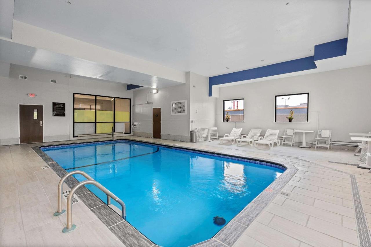 Comfort Inn & Suites St Louis-ヘーゼルウッド エクステリア 写真