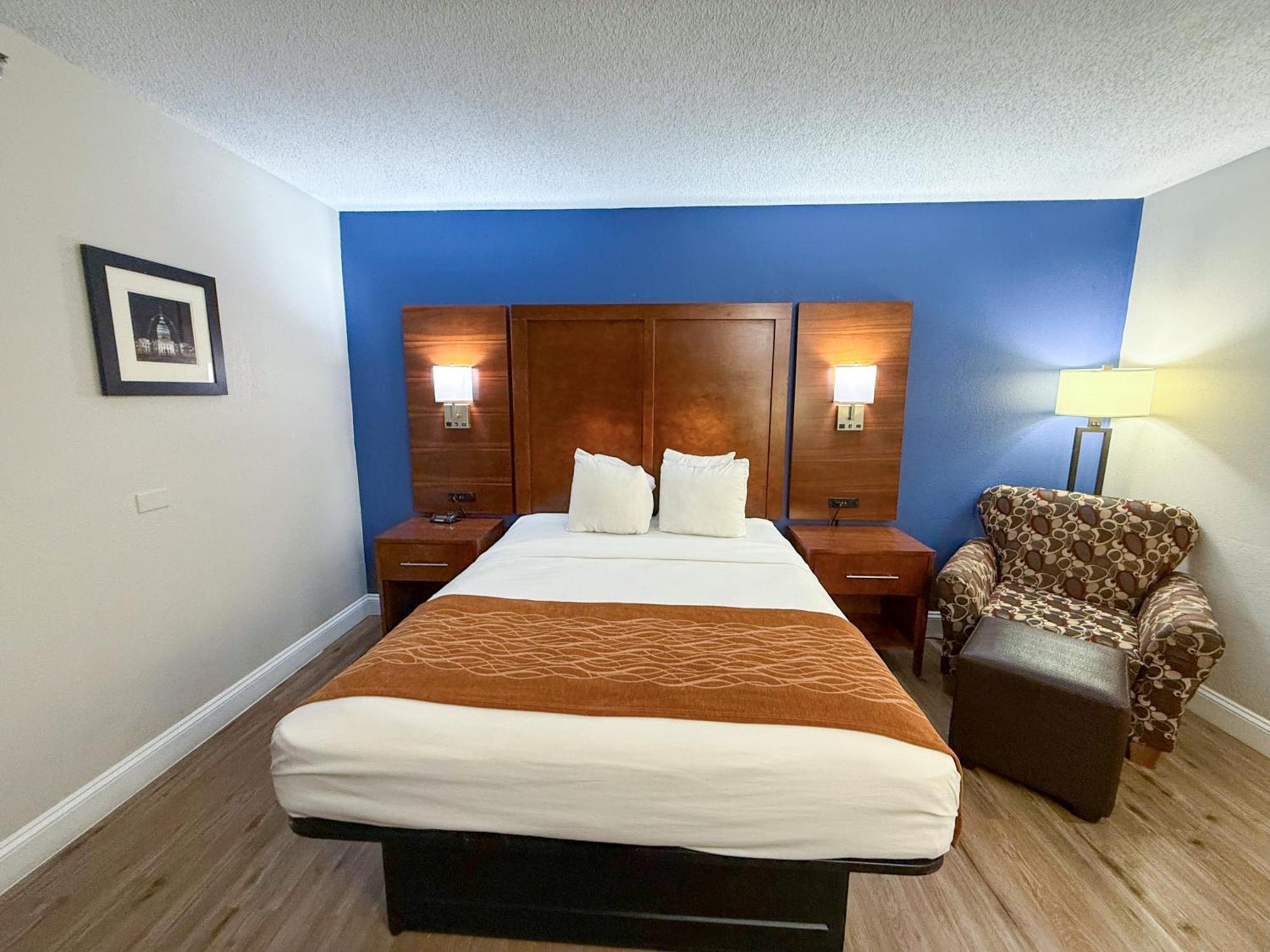 Comfort Inn & Suites St Louis-ヘーゼルウッド エクステリア 写真