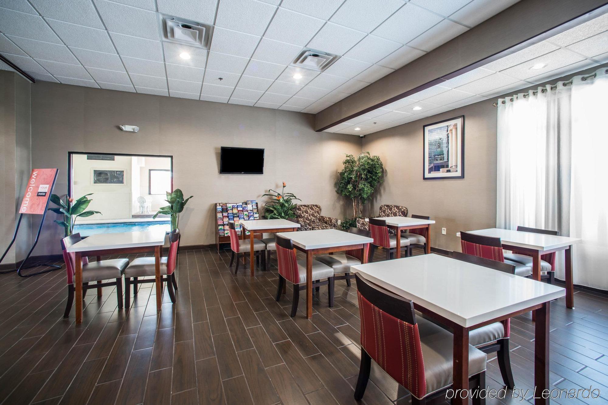 Comfort Inn & Suites St Louis-ヘーゼルウッド エクステリア 写真