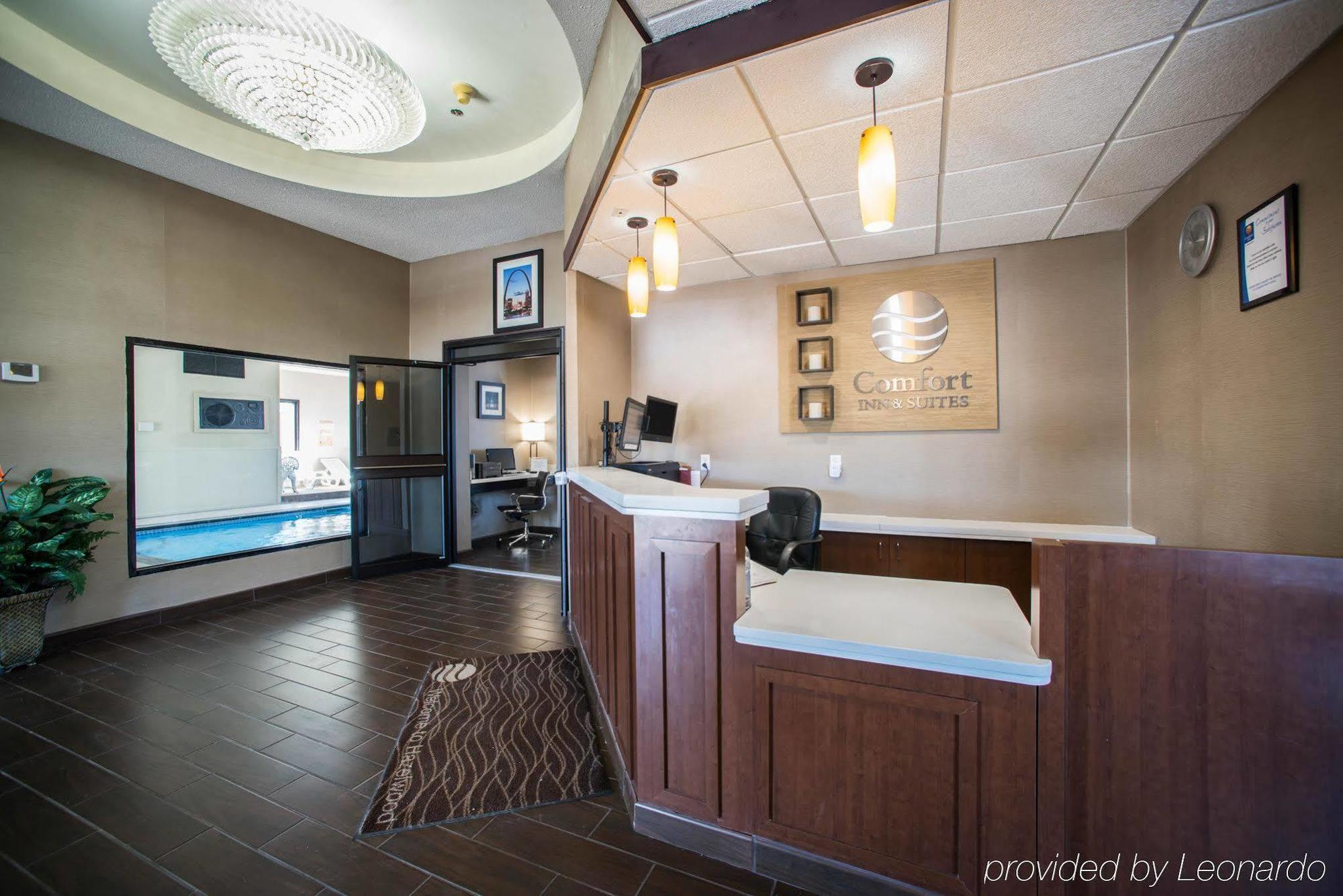 Comfort Inn & Suites St Louis-ヘーゼルウッド エクステリア 写真