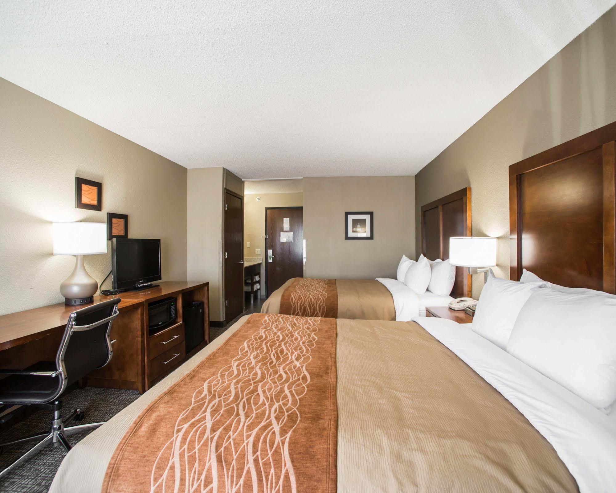 Comfort Inn & Suites St Louis-ヘーゼルウッド エクステリア 写真